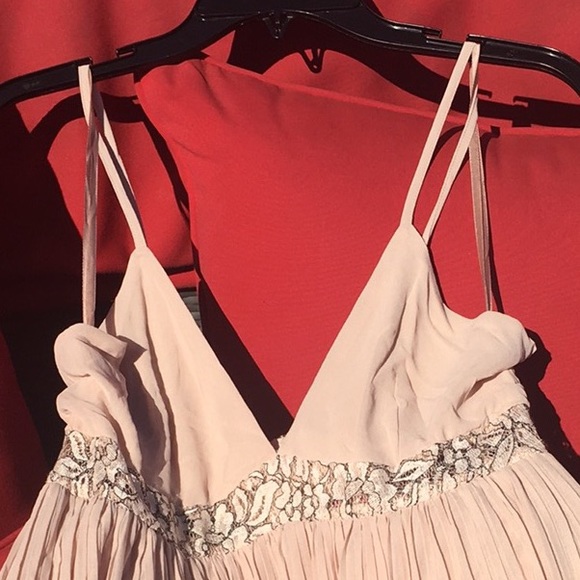 Selfie Leslie Romantic Maxi Dress NWT Size Small - Picture 3 of 6